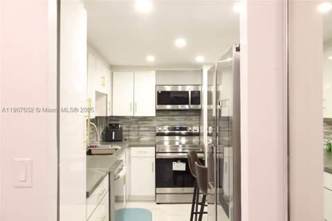 5005 Collins Ave 1523, Miami Beach FL - photo 6 of 22