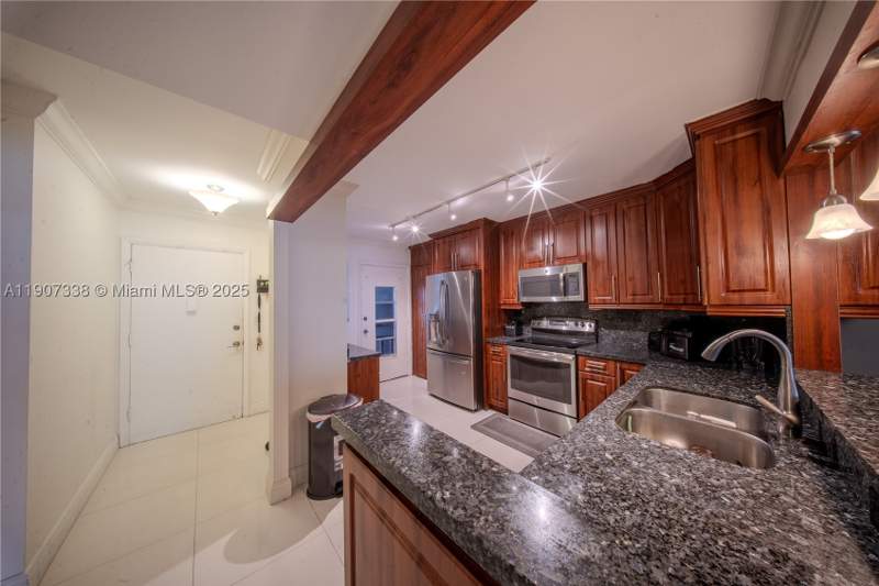 2 bedroom Condominium at 1660 NE 191st St 410-1, Jade Winds Group Allamand, Miami — photo 4