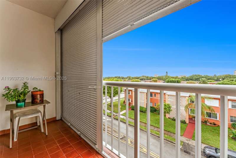 2 bedroom Condominium at 3661 SW 9th Ter 402, Cordoba Condo, Miami — photo 1