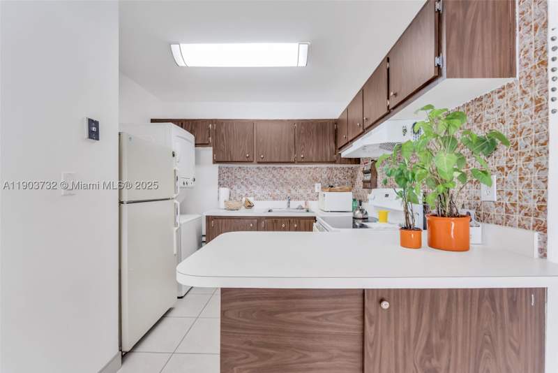 2 bedroom Condominium at 3661 SW 9th Ter 402, Cordoba Condo, Miami — photo 4
