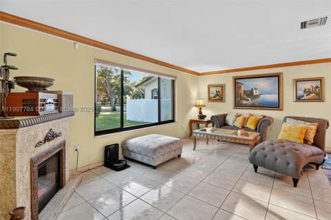 15010 Dunbarton Pl, Miami Lakes FL - photo 10 of 36