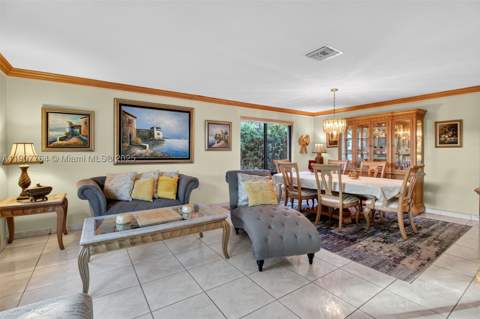 15010 Dunbarton Pl, Miami Lakes FL - photo 12 of 36