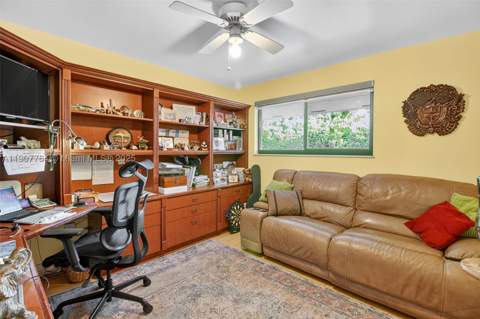 15010 Dunbarton Pl, Miami Lakes FL - photo 14 of 36