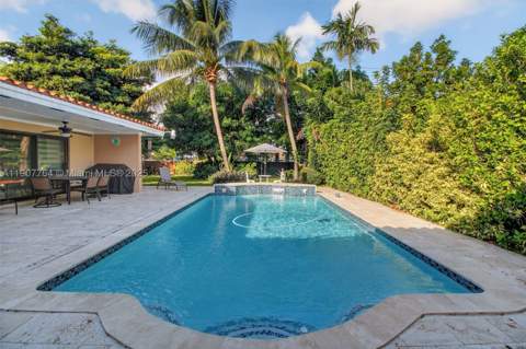 15010 Dunbarton Pl, Miami Lakes FL - photo 23 of 36