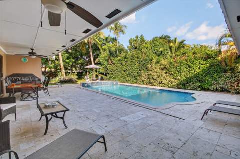 15010 Dunbarton Pl, Miami Lakes FL - photo 24 of 36