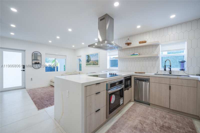 3 bedroom SingleFamilyResidence at 545 NW 47th St, Bay Vista Park Amd Pl, Miami — photo 1