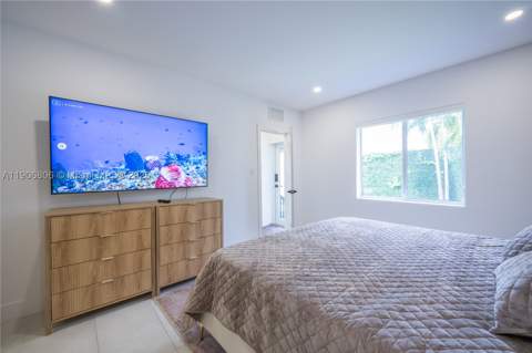 545 NW 47th St, Miami FL - photo 11 of 53
