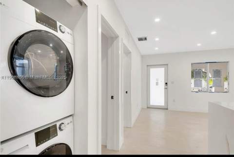 545 NW 47th St, Miami FL - photo 7 of 53