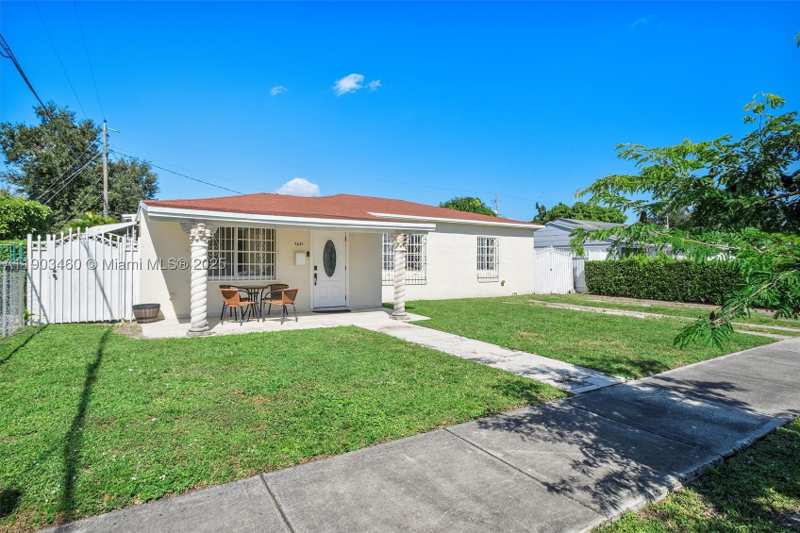 5 bedroom SingleFamilyResidence at 7231 SW 6th St, Tamiami Gardens, Miami — photo 1