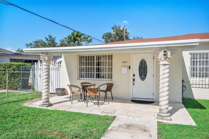 5 bedroom SingleFamilyResidence at 7231 SW 6th St, Tamiami Gardens, Miami — photo 2