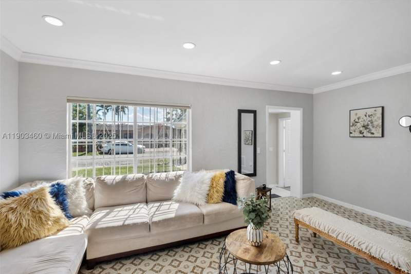 5 bedroom SingleFamilyResidence at 7231 SW 6th St, Tamiami Gardens, Miami — photo 4