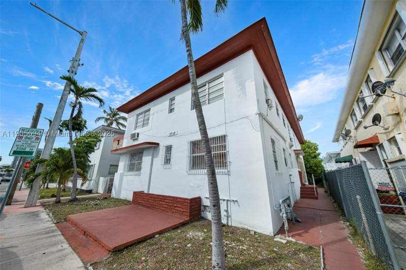 2 bedroom Condominium at 7712 Byron Ave 2, Victoria Condo, Miami Beach — photo 2