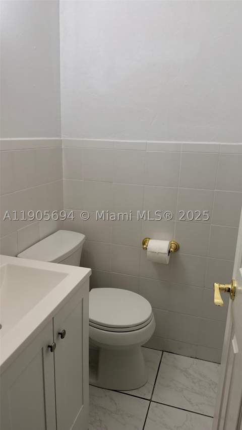 7712 Byron Ave 2, Miami Beach FL - photo 21 of 25