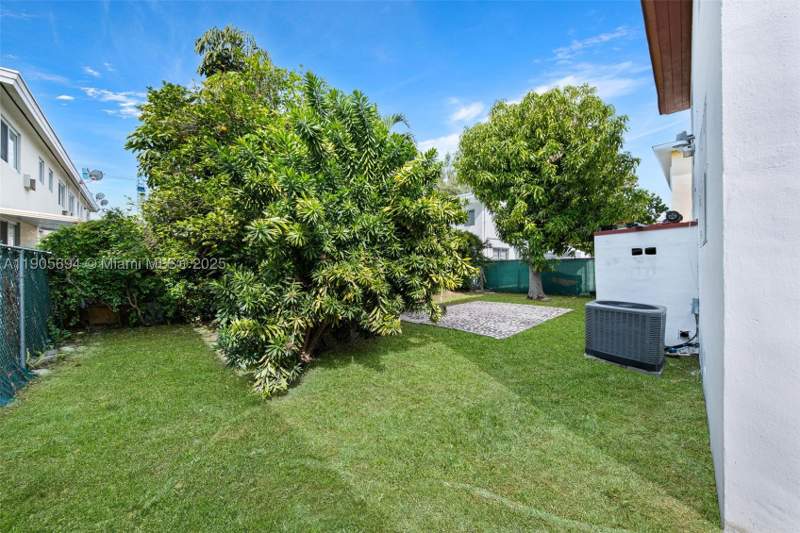 2 bedroom Condominium at 7712 Byron Ave 2, Victoria Condo, Miami Beach — photo 4