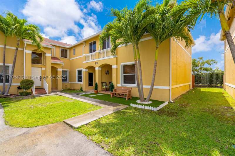3 bedroom Townhouse at 810 NE 212th Ter 2, Sierra Ridge Condo H, Miami — photo 1