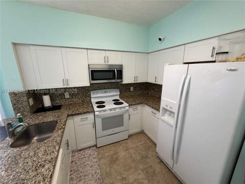 810 NE 212th Ter 2, Miami FL - photo 13 of 44