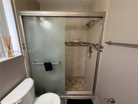 810 NE 212th Ter 2, Miami FL - photo 23 of 44