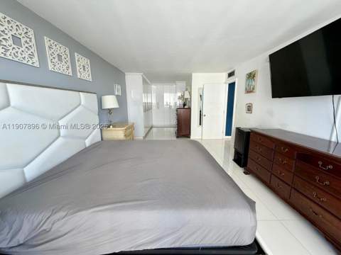 18051 Biscayne Blvd 1604, Aventura FL - photo 13 of 25