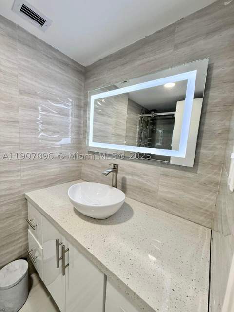 18051 Biscayne Blvd 1604, Aventura FL - photo 23 of 25