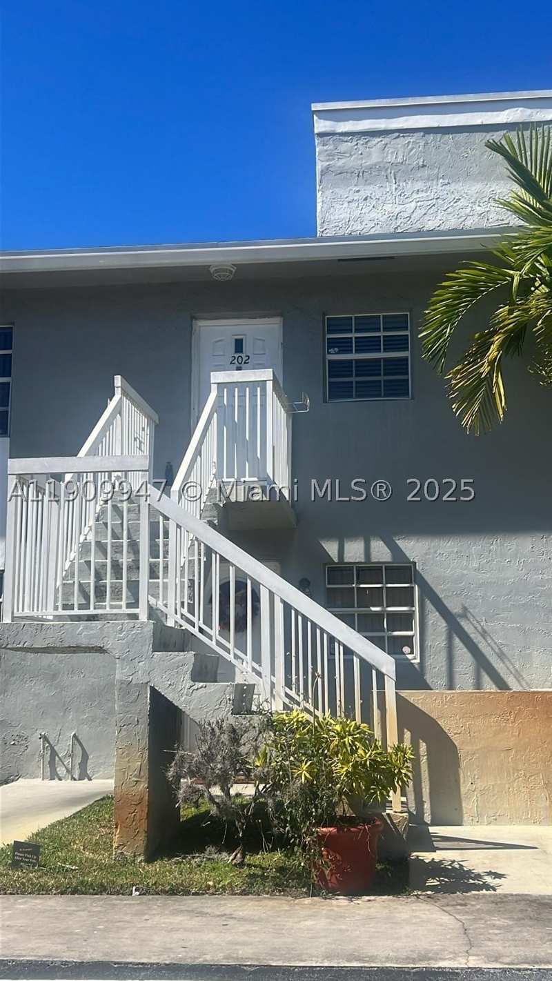 2 bedroom Condominium at 438 NE 210th Cir Ter 202-4B, Monterey Village-Two Cond, Miami — photo 1