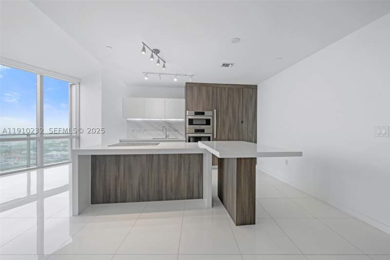 1 bedroom Condominium at 851 NE 1st Ave 4204, Paramount Miami Worldcent, Miami — photo 3