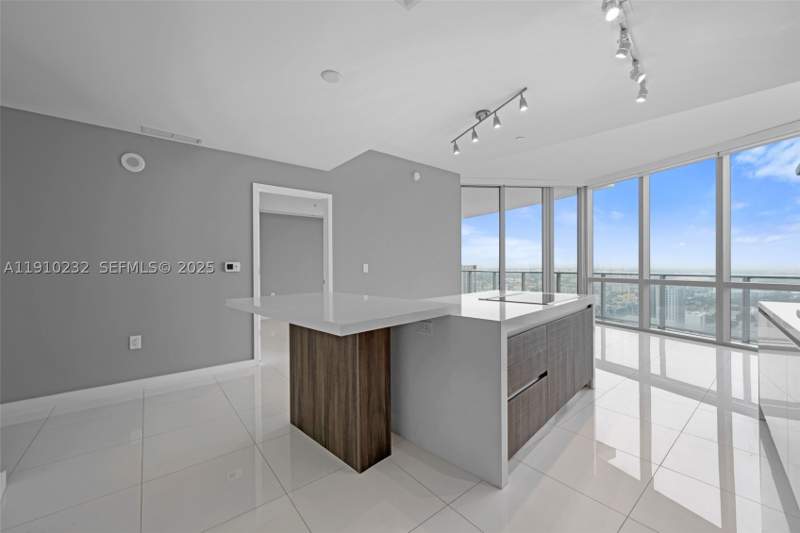 1 bedroom Condominium at 851 NE 1st Ave 4204, Paramount Miami Worldcent, Miami — photo 4