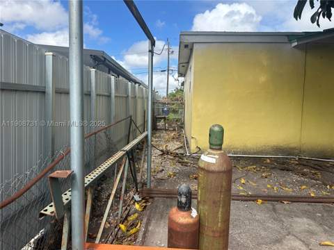 15151 Railroad Dr, Miami Gardens FL - photo 7 of 21