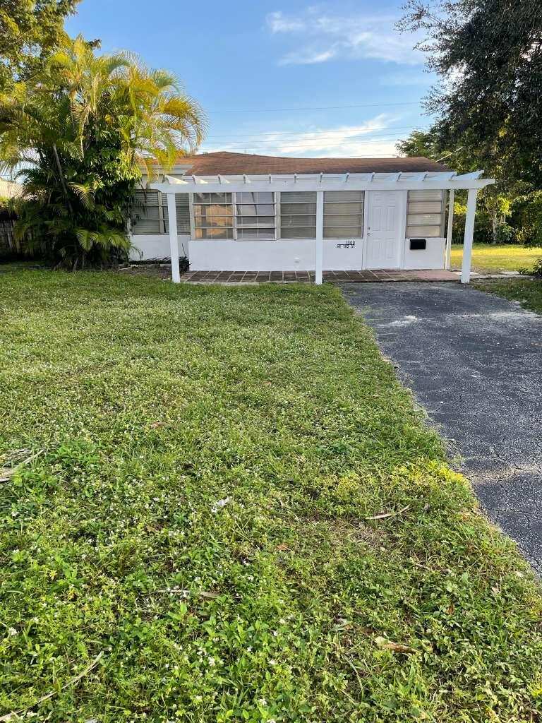 3 bedroom SingleFamilyResidence at 1300 NE 182nd Street, Fulford By Sea Sec M, North Miami Beach — photo 1