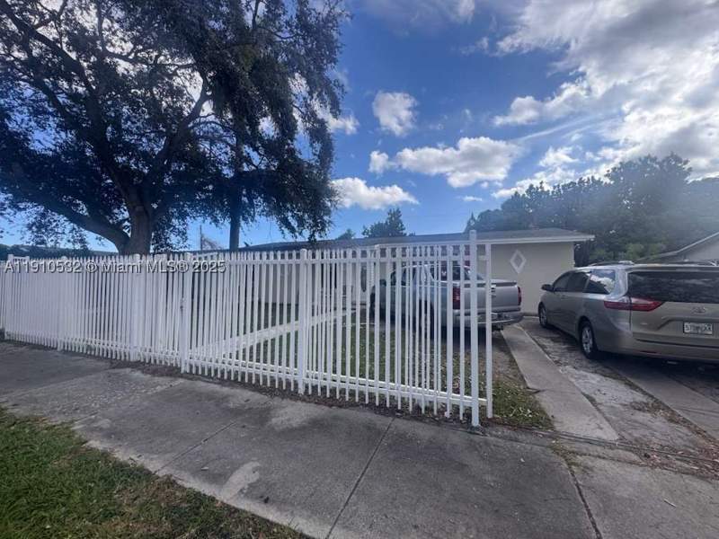 4 bedroom SingleFamilyResidence at 14800 SW 296th St, Leisure City Sec 4, Homestead — photo 5