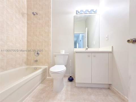 2610 NE 3rd Dr 203, Homestead FL - photo 12 of 20