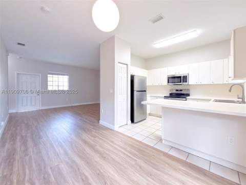 2610 NE 3rd Dr 203, Homestead FL - photo 13 of 20