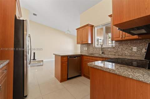 8761 NW 142nd St, Miami Lakes FL - photo 12 of 41