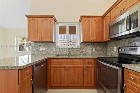 8761 NW 142nd St, Miami Lakes FL - photo 13 of 41