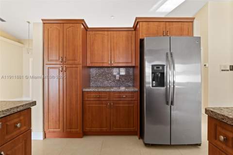 8761 NW 142nd St, Miami Lakes FL - photo 14 of 41