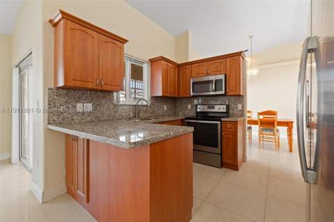 8761 NW 142nd St, Miami Lakes FL - photo 15 of 41