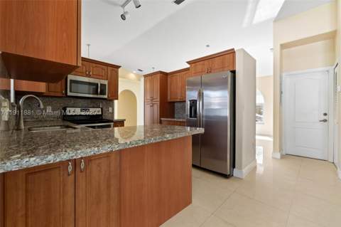 8761 NW 142nd St, Miami Lakes FL - photo 16 of 41