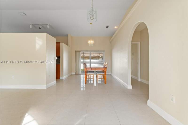3 bedroom SingleFamilyResidence at 8761 NW 142nd St, Colorama Estates, Miami Lakes — photo 4