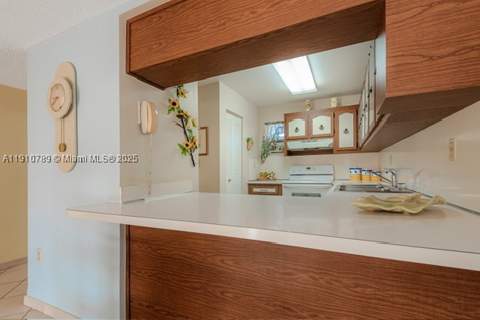 1890 W 56th St 1423, Hialeah FL - photo 19 of 27