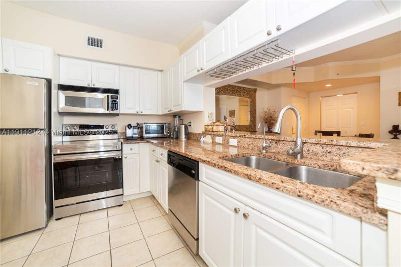 2 bedroom Condominium at 17150 N Bay Rd 2207, Porto Bellagio Condo, Sunny Isles Beach — photo 5