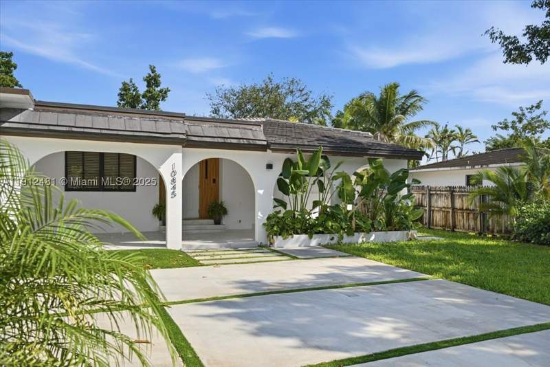 3 bedroom SingleFamilyResidence at 10845 Peachtree Dr, Bisc Shores Heights, Miami — photo 2