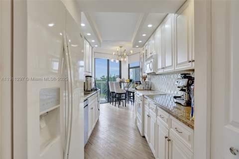 20281 E Country Club Dr 511, Aventura FL - photo 10 of 59