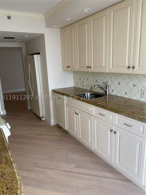 20281 E Country Club Dr 511, Aventura FL - photo 9 of 59