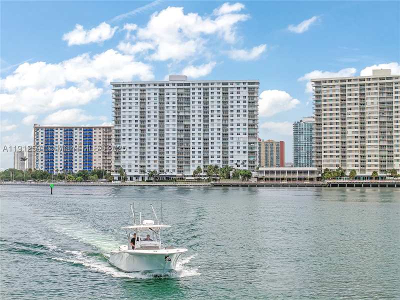1 bedroom Condominium at 500 Bayview Dr 117, Arlen House West Condo, Sunny Isles Beach — photo 1