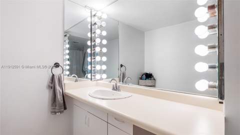 500 Bayview Dr 117, Sunny Isles Beach FL - photo 16 of 23