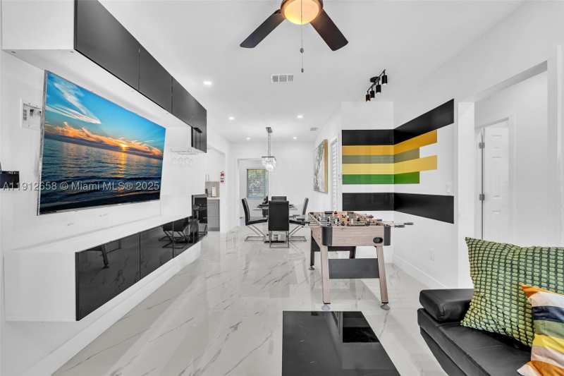 4 bedroom SingleFamilyResidence at 797 NW 35th St, Eden Park, Miami — photo 1