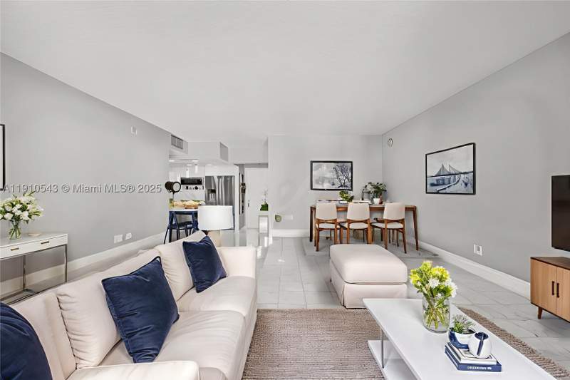 2 bedroom Condominium at 9686 Fontainebleau Blvd 507, Golfview Cl Fontainebleau, Miami — photo 2