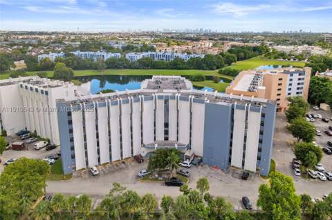 9686 Fontainebleau Blvd 507, Miami FL - photo 6 of 34
