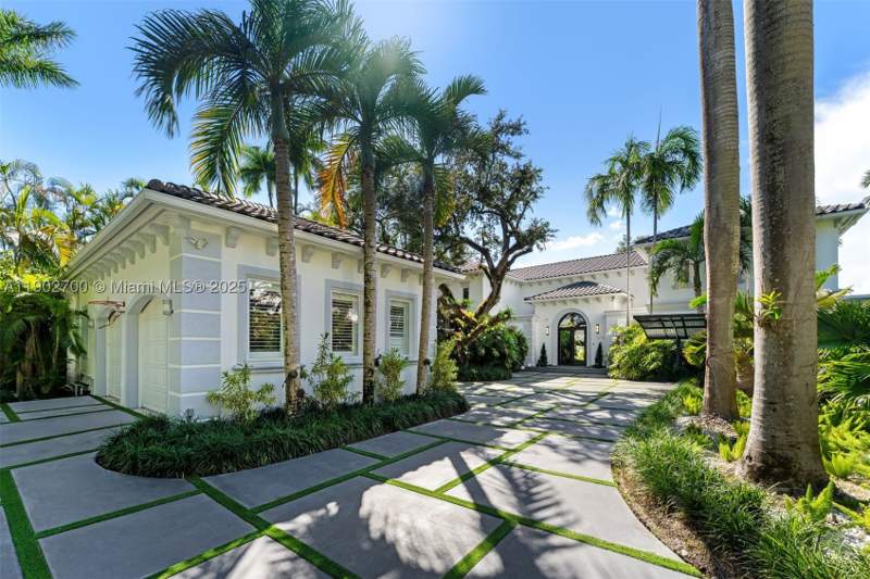 5 bedroom SingleFamilyResidence at 5770 SW 100th St, The Palm Estates, Pinecrest — photo 2