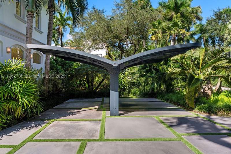 5 bedroom SingleFamilyResidence at 5770 SW 100th St, The Palm Estates, Pinecrest — photo 5