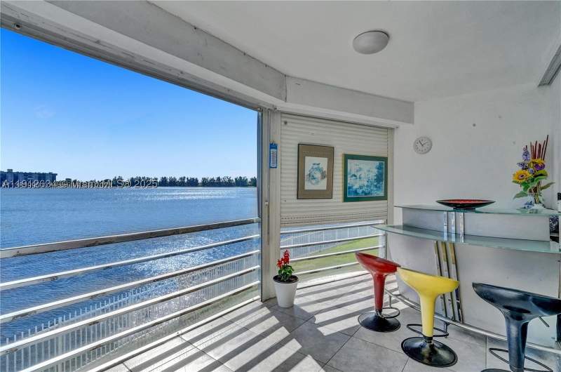 2 bedroom Condominium at 1000 NE 191st St 21, Riviera Condominium Apts, Miami — photo 2